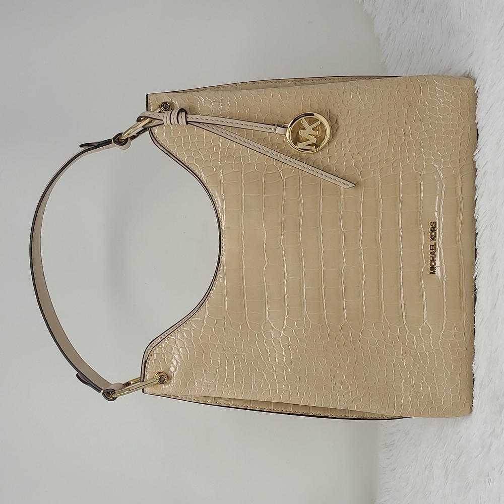 Michael Kors JOAN LG Slouchy Shoulder in BUFF